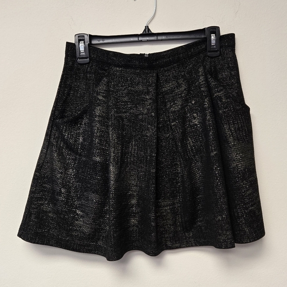 Soprano Pleated Mini Skirt Black With gold M - Picture 8 of 8